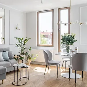 White Superior By Oneapartments Apartament